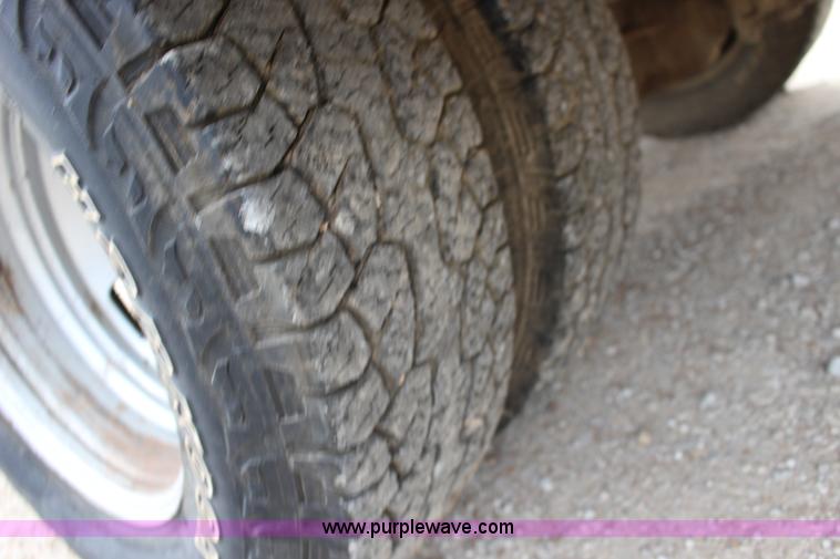 image for item K1195 2008 Ford F350 Super Duty XL flatbed pickup truck