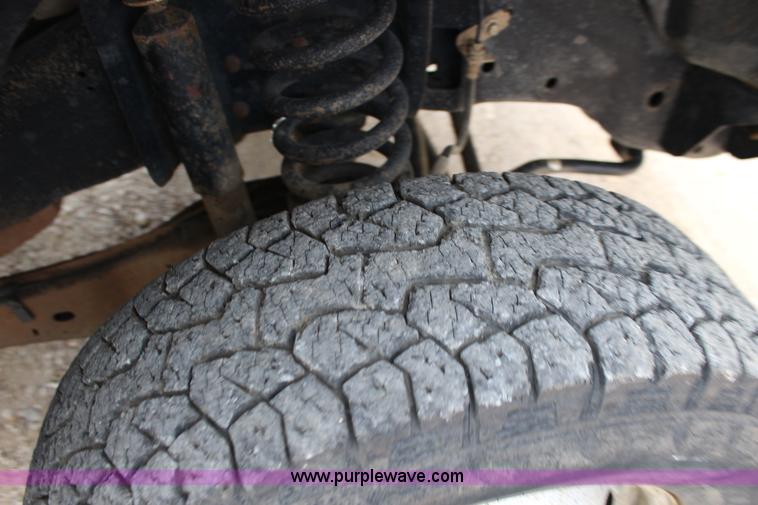 image for item K1195 2008 Ford F350 Super Duty XL flatbed pickup truck