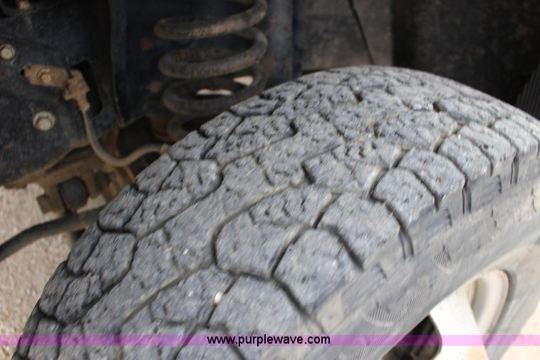 image for item K1195 2008 Ford F350 Super Duty XL flatbed pickup truck