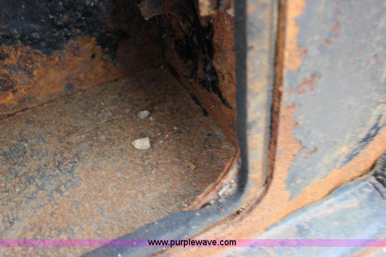 image for item K1195 2008 Ford F350 Super Duty XL flatbed pickup truck