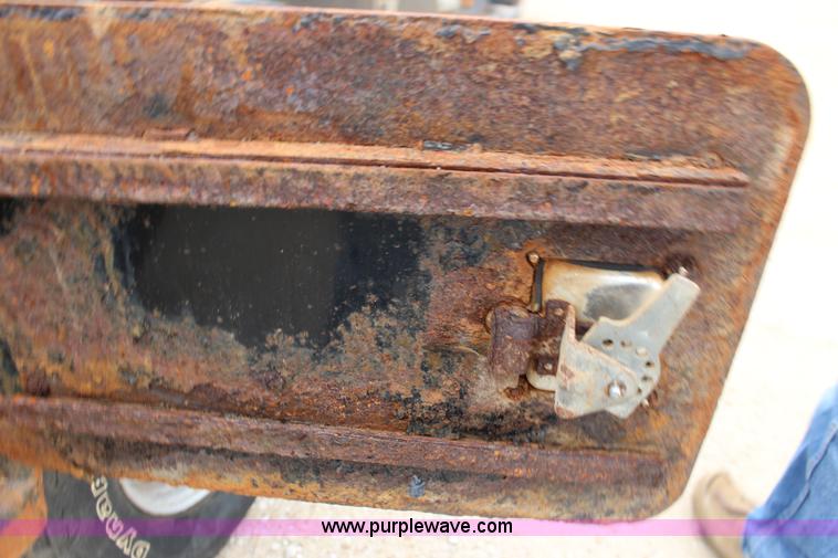 image for item K1195 2008 Ford F350 Super Duty XL flatbed pickup truck