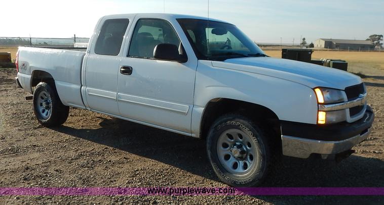 image for item K1730 2005 Chevrolet Silverado 1500 LS Ext. Cab pickup truck