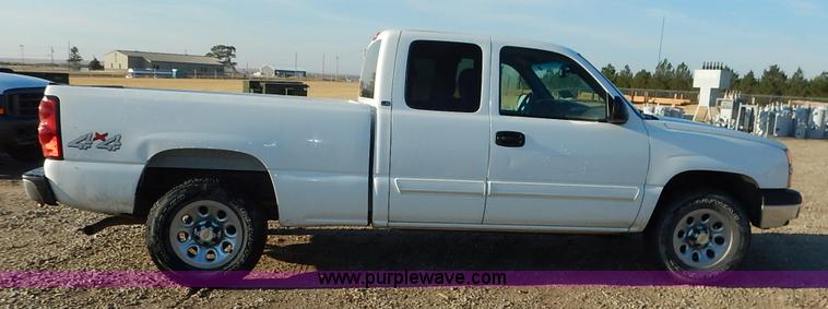 image for item K1730 2005 Chevrolet Silverado 1500 LS Ext. Cab pickup truck