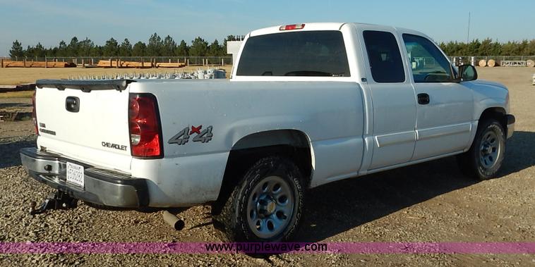 image for item K1730 2005 Chevrolet Silverado 1500 LS Ext. Cab pickup truck