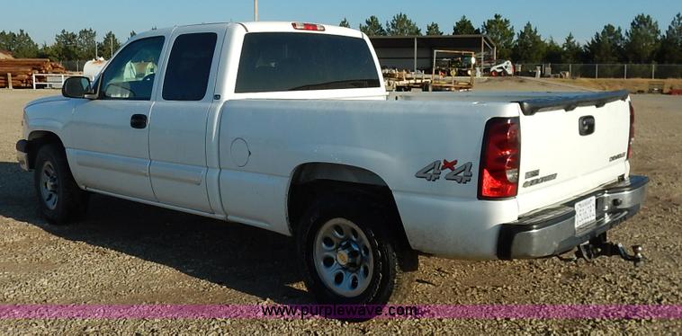 image for item K1730 2005 Chevrolet Silverado 1500 LS Ext. Cab pickup truck