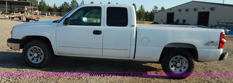 image for item K1730 2005 Chevrolet Silverado 1500 LS Ext. Cab pickup truck