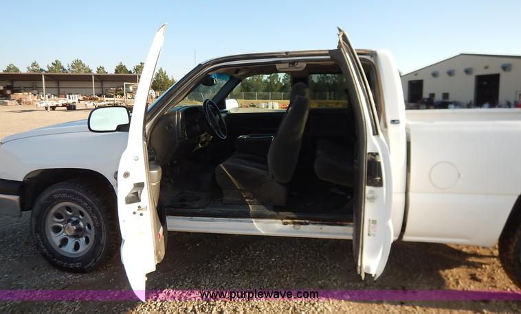 image for item K1730 2005 Chevrolet Silverado 1500 LS Ext. Cab pickup truck