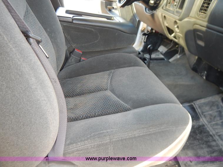 image for item K1730 2005 Chevrolet Silverado 1500 LS Ext. Cab pickup truck