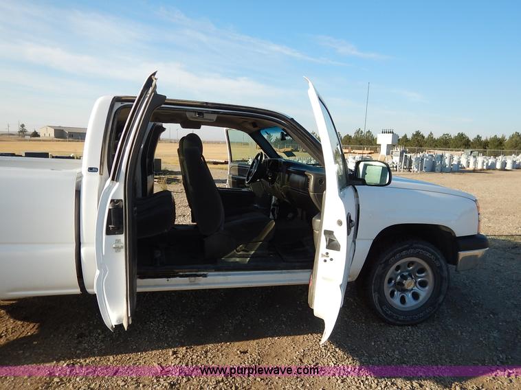image for item K1730 2005 Chevrolet Silverado 1500 LS Ext. Cab pickup truck