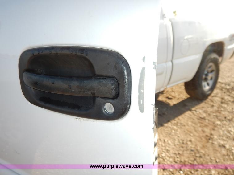 image for item K1730 2005 Chevrolet Silverado 1500 LS Ext. Cab pickup truck