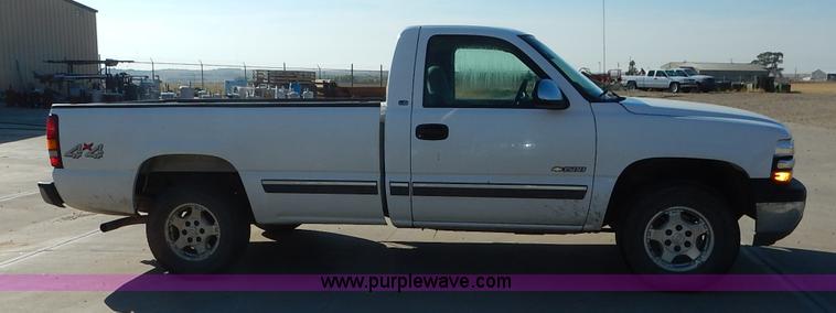 image for item K1731 2002 Chevrolet Silverado 1500 LS pickup truck