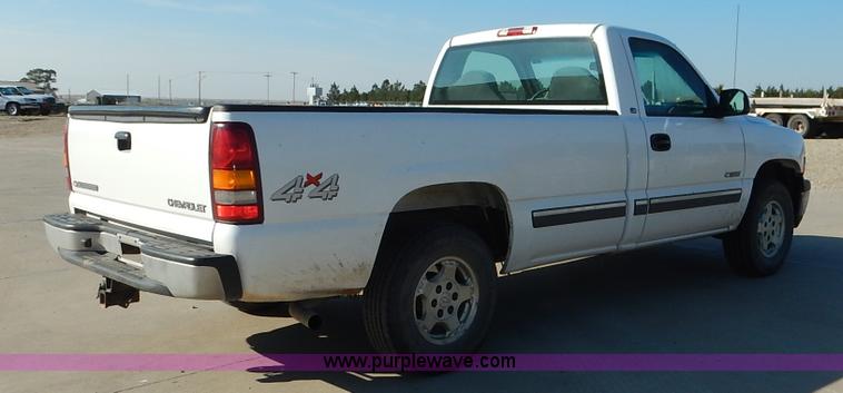 image for item K1731 2002 Chevrolet Silverado 1500 LS pickup truck