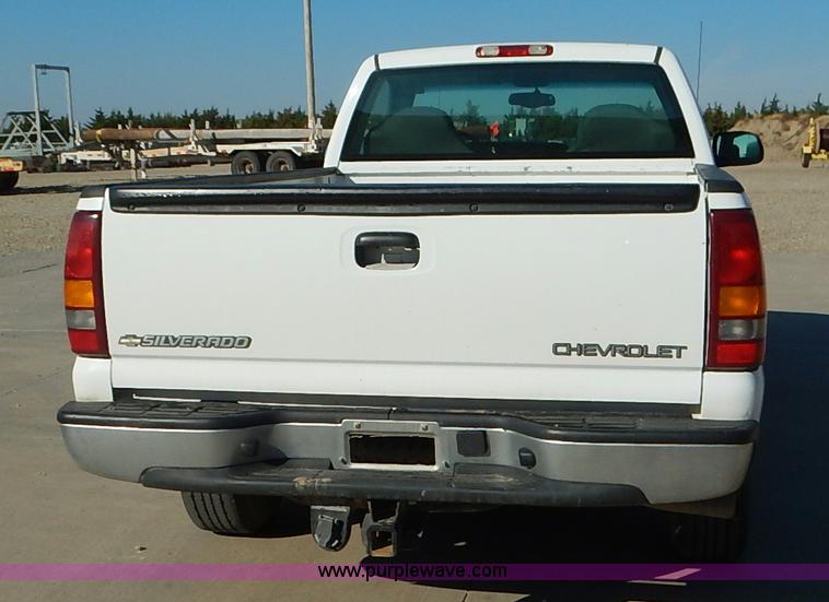 image for item K1731 2002 Chevrolet Silverado 1500 LS pickup truck