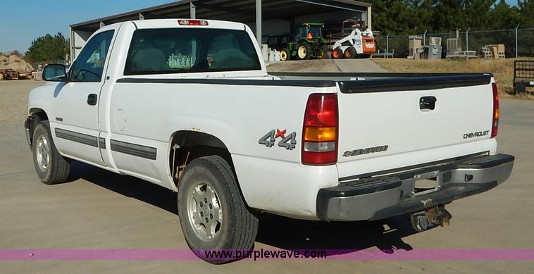 image for item K1731 2002 Chevrolet Silverado 1500 LS pickup truck