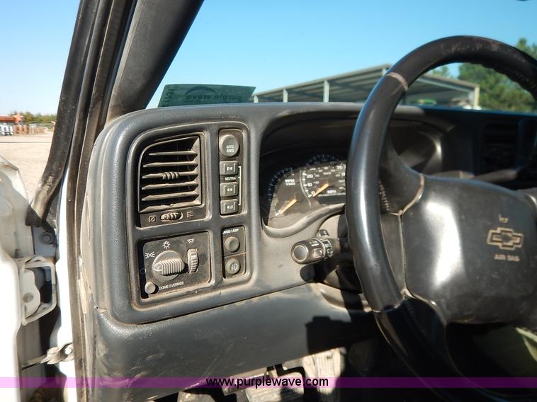 image for item K1731 2002 Chevrolet Silverado 1500 LS pickup truck