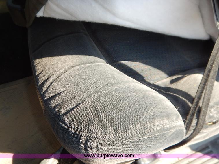 image for item K1731 2002 Chevrolet Silverado 1500 LS pickup truck