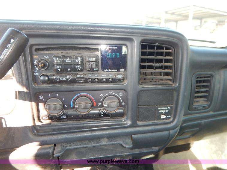 image for item K1731 2002 Chevrolet Silverado 1500 LS pickup truck