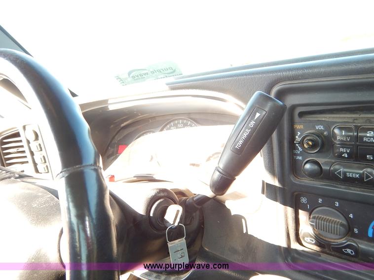 image for item K1731 2002 Chevrolet Silverado 1500 LS pickup truck