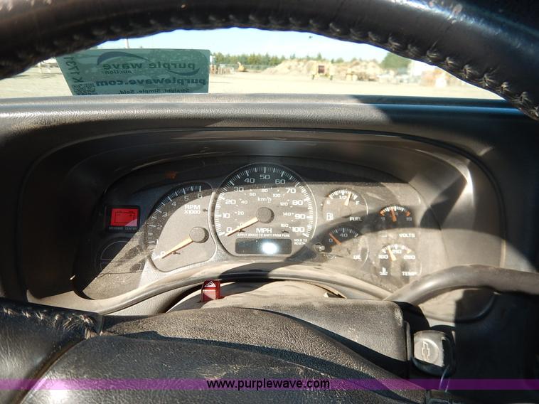 image for item K1731 2002 Chevrolet Silverado 1500 LS pickup truck