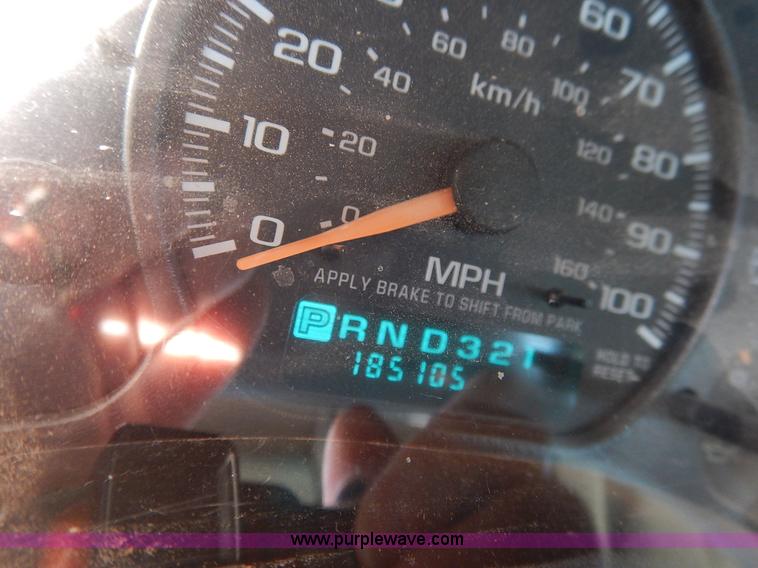 image for item K1731 2002 Chevrolet Silverado 1500 LS pickup truck