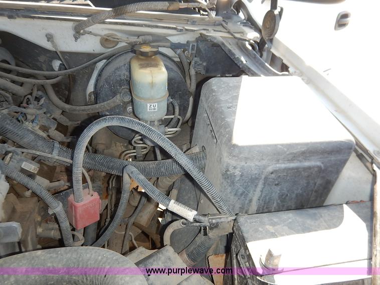 image for item K1731 2002 Chevrolet Silverado 1500 LS pickup truck