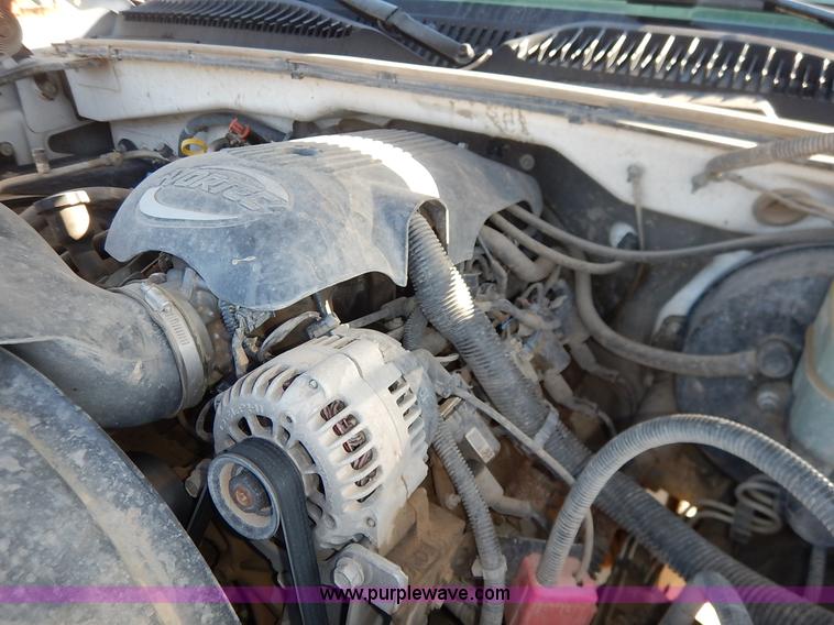 image for item K1731 2002 Chevrolet Silverado 1500 LS pickup truck