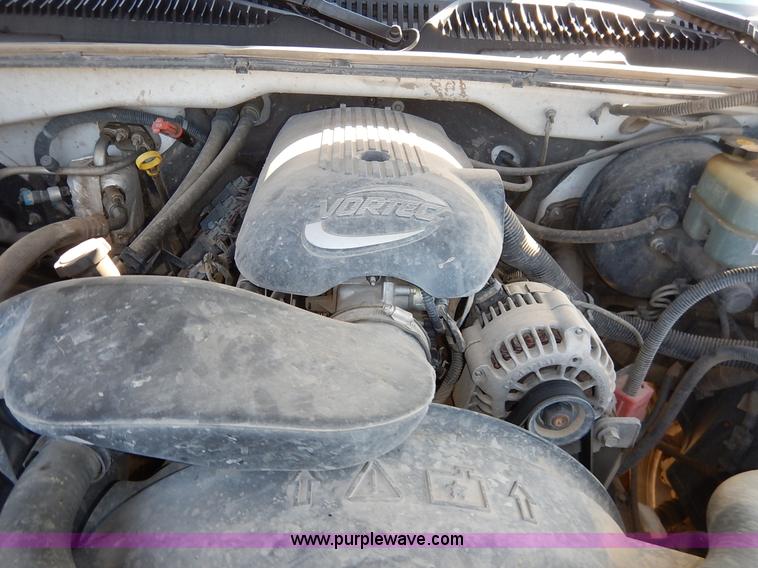 image for item K1731 2002 Chevrolet Silverado 1500 LS pickup truck