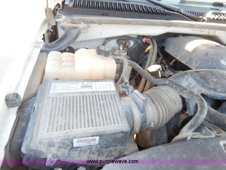 image for item K1731 2002 Chevrolet Silverado 1500 LS pickup truck