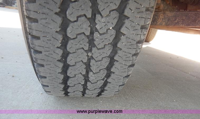 image for item K1731 2002 Chevrolet Silverado 1500 LS pickup truck