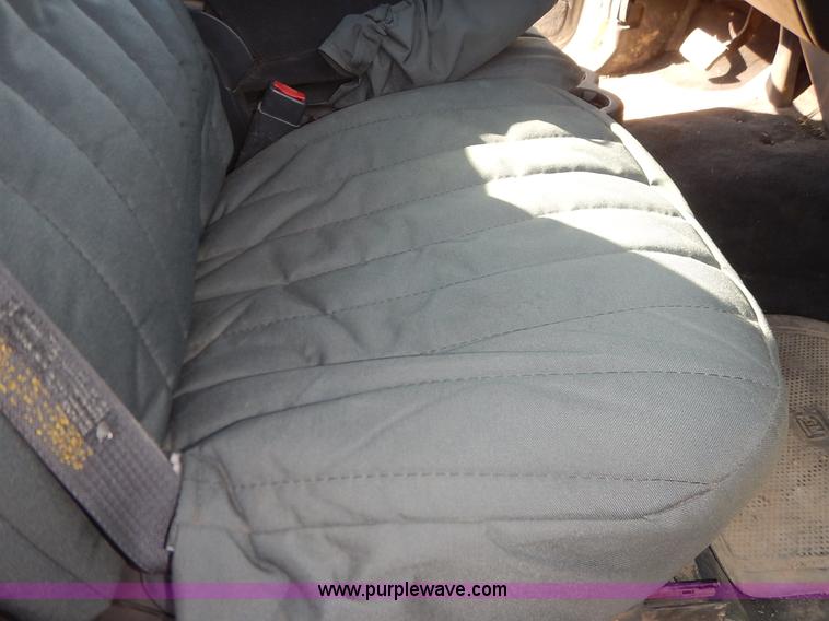 image for item K1731 2002 Chevrolet Silverado 1500 LS pickup truck