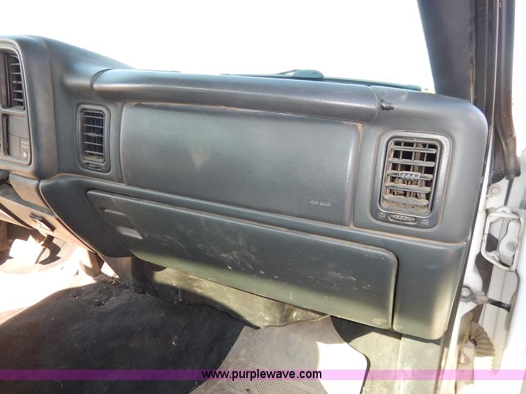 image for item K1731 2002 Chevrolet Silverado 1500 LS pickup truck