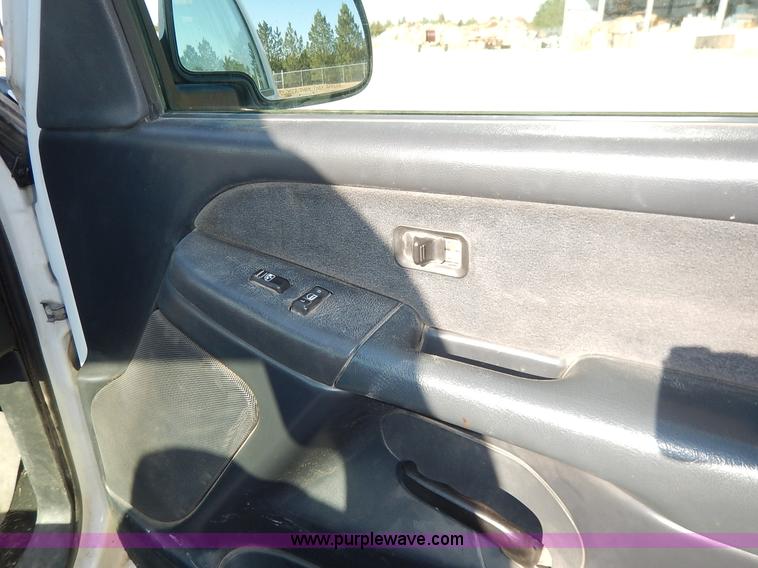 image for item K1731 2002 Chevrolet Silverado 1500 LS pickup truck