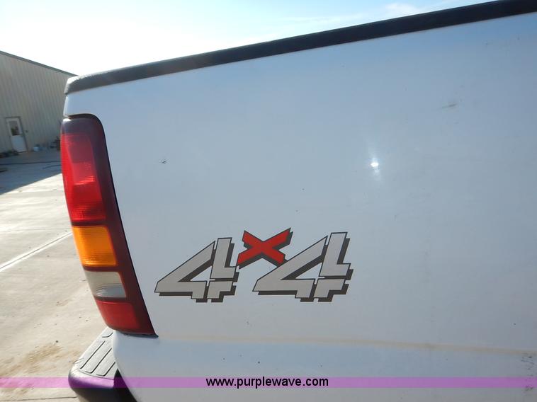 image for item K1731 2002 Chevrolet Silverado 1500 LS pickup truck