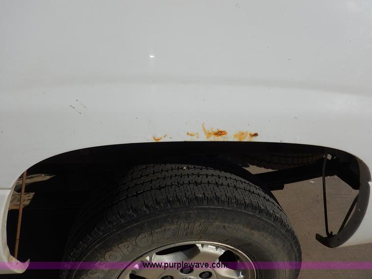 image for item K1731 2002 Chevrolet Silverado 1500 LS pickup truck