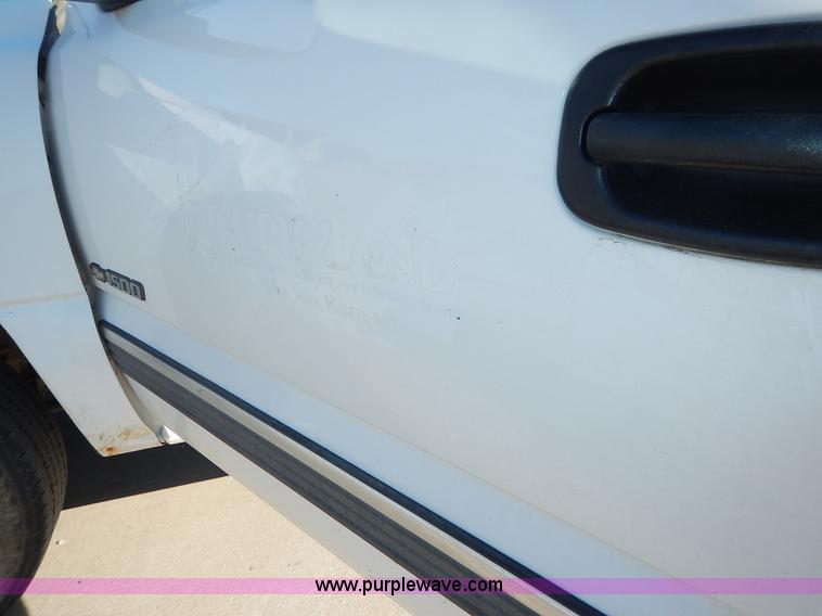 image for item K1731 2002 Chevrolet Silverado 1500 LS pickup truck