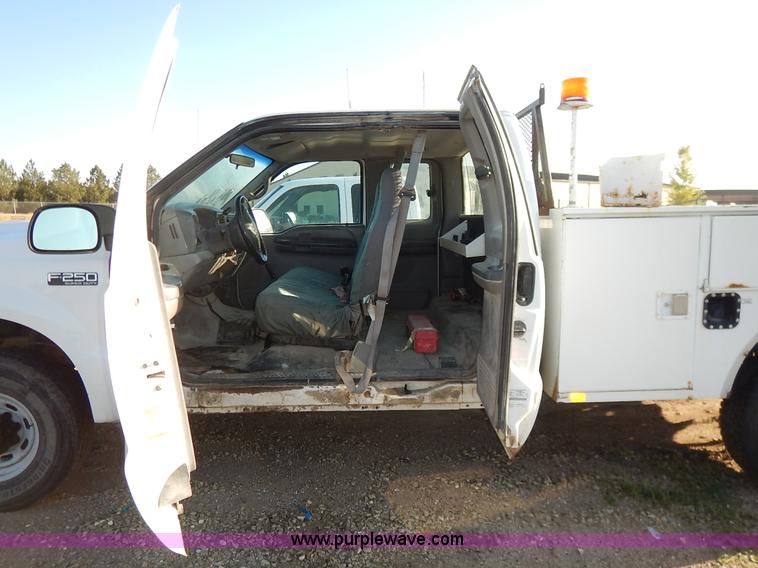 image for item K1732 1999 Ford F250 Super Duty SuperCab utility truck