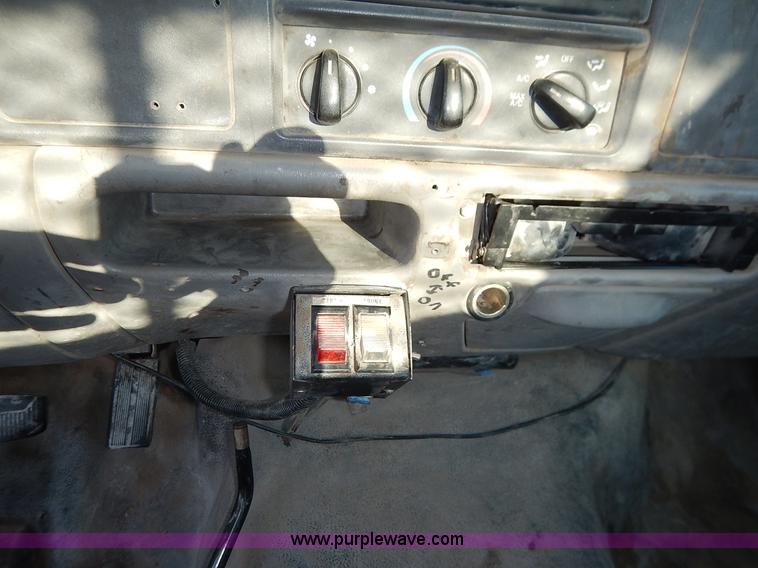 image for item K1732 1999 Ford F250 Super Duty SuperCab utility truck