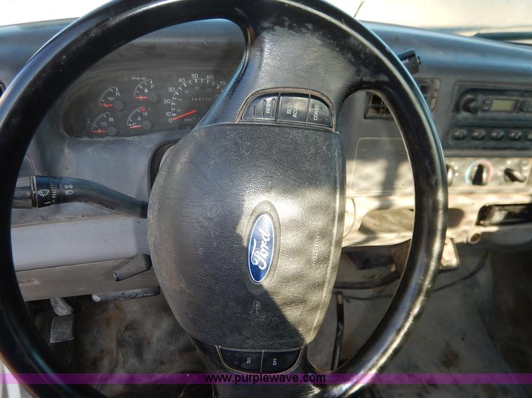 image for item K1732 1999 Ford F250 Super Duty SuperCab utility truck