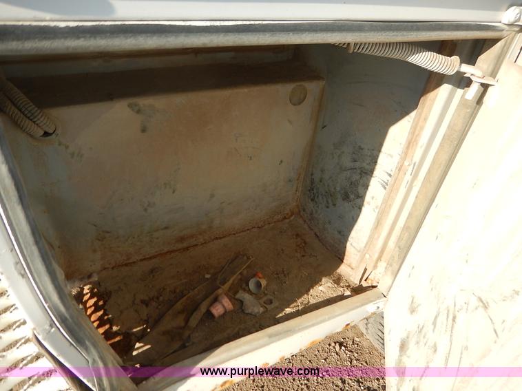 image for item K1732 1999 Ford F250 Super Duty SuperCab utility truck