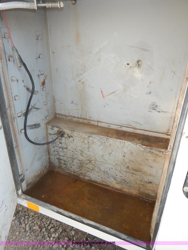 image for item K1732 1999 Ford F250 Super Duty SuperCab utility truck