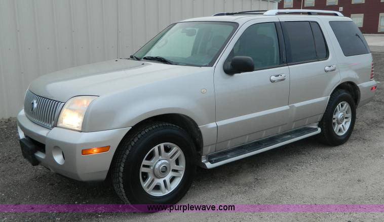 image for item K8189 2004 Mercury Mountaineer Premier series SUV