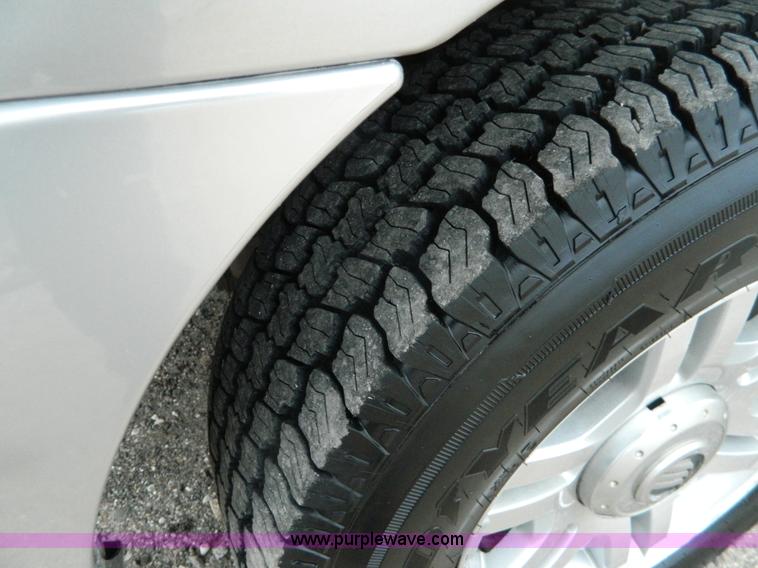 image for item K8189 2004 Mercury Mountaineer Premier series SUV