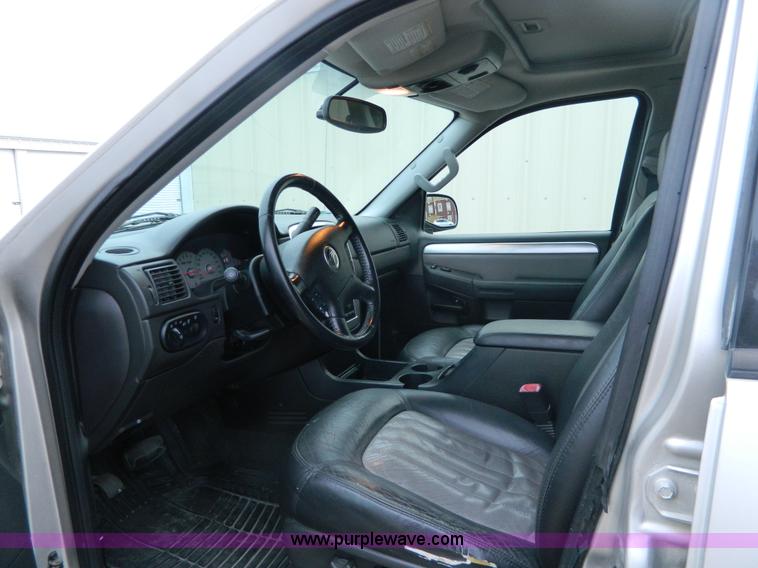image for item K8189 2004 Mercury Mountaineer Premier series SUV