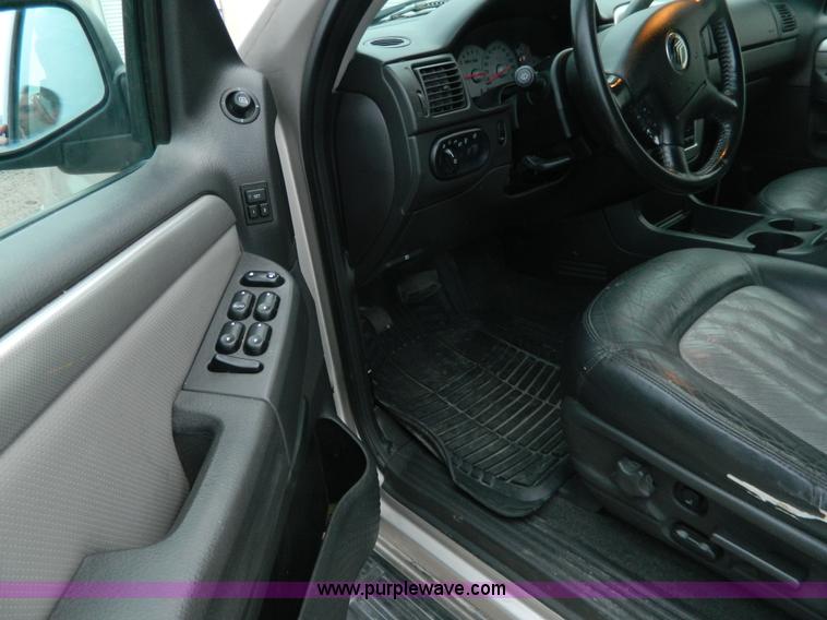 image for item K8189 2004 Mercury Mountaineer Premier series SUV