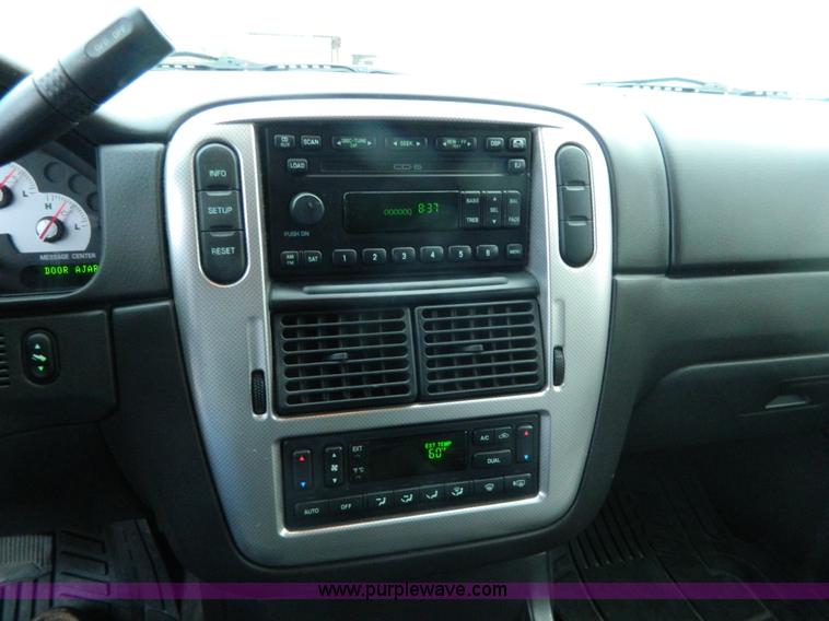 image for item K8189 2004 Mercury Mountaineer Premier series SUV