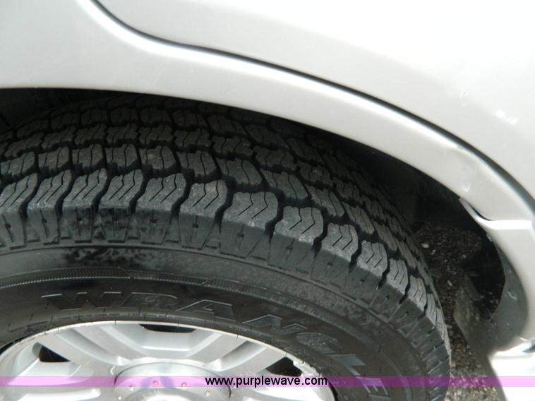 image for item K8189 2004 Mercury Mountaineer Premier series SUV