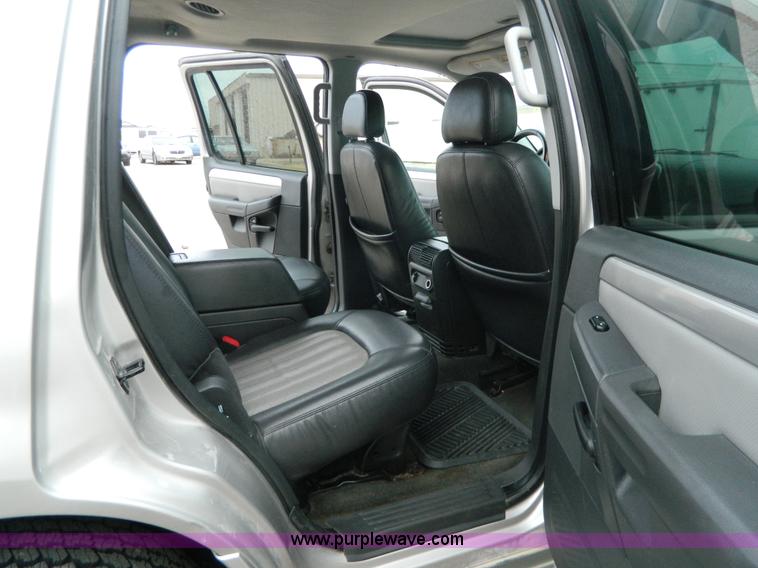 image for item K8189 2004 Mercury Mountaineer Premier series SUV