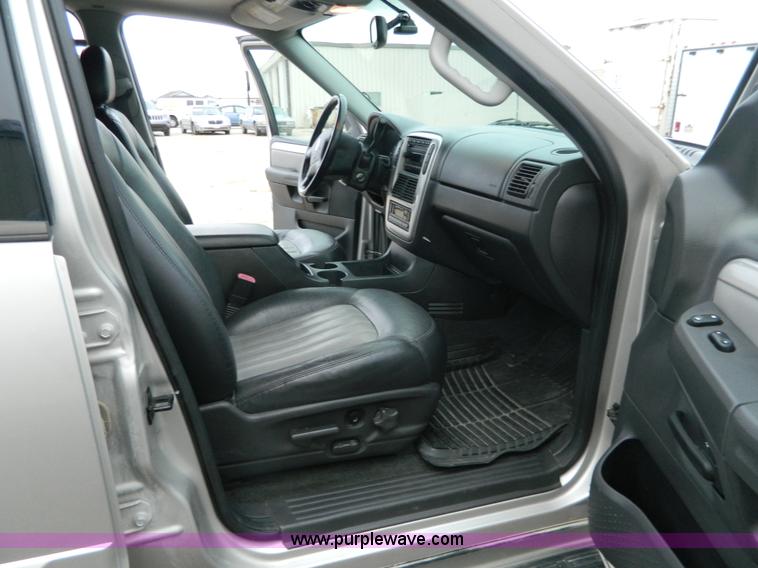 image for item K8189 2004 Mercury Mountaineer Premier series SUV