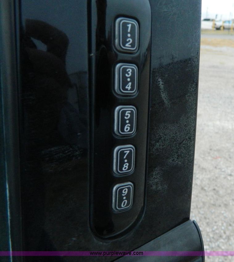 image for item K8189 2004 Mercury Mountaineer Premier series SUV