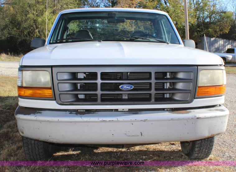image for item L2353 1996 Ford F150 pickup truck